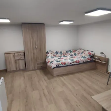 Marc - Classe Avec Parking Daire *